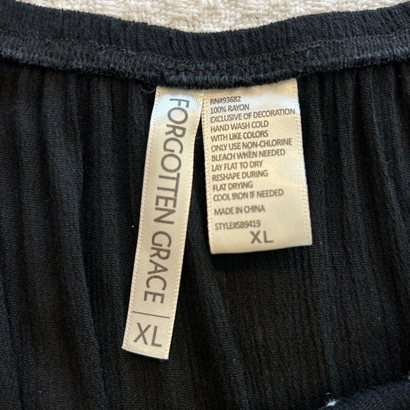 Forgotten Grace / Womand top/ beautiful floral embroidery / XL - Picture 5 of 8